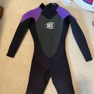Women's size 8 wetsuit